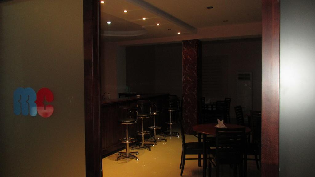 Max Comfort Hotel Koutaïssi Extérieur photo