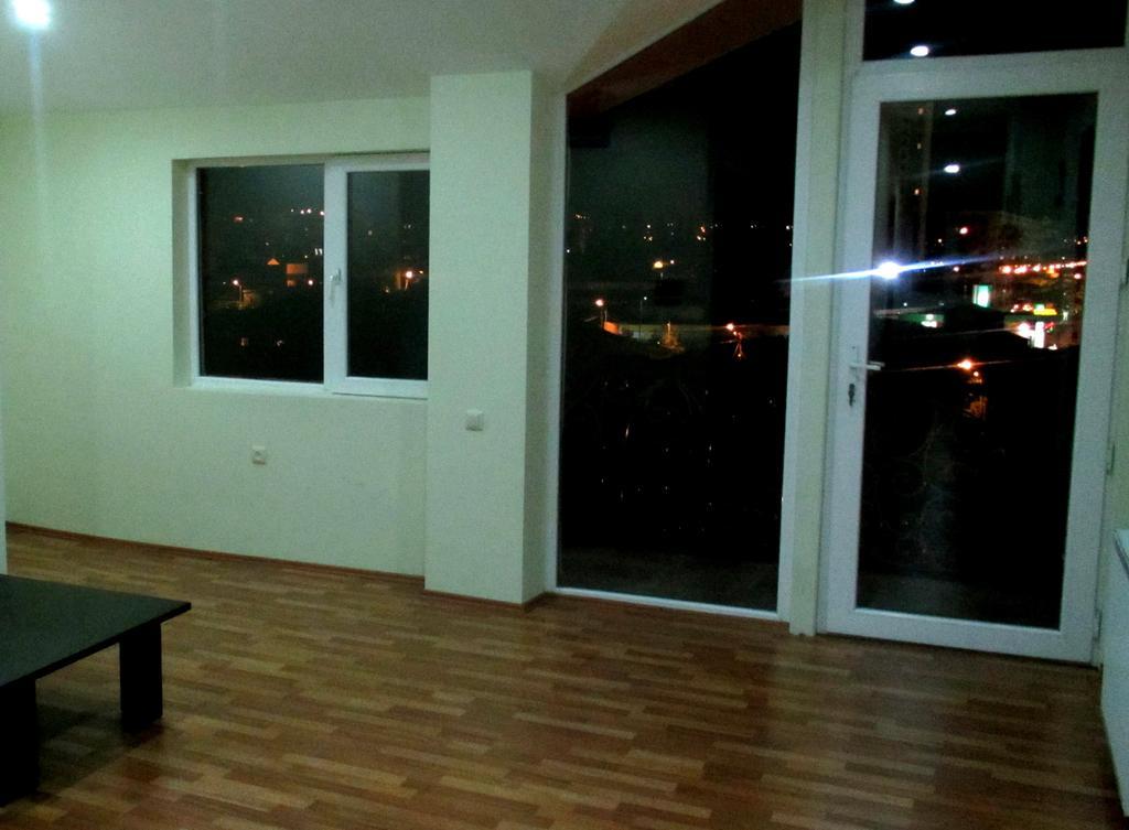 Max Comfort Hotel Koutaïssi Extérieur photo