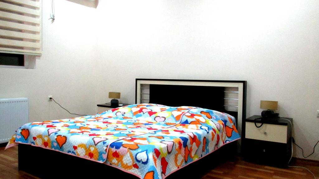 Max Comfort Hotel Koutaïssi Extérieur photo