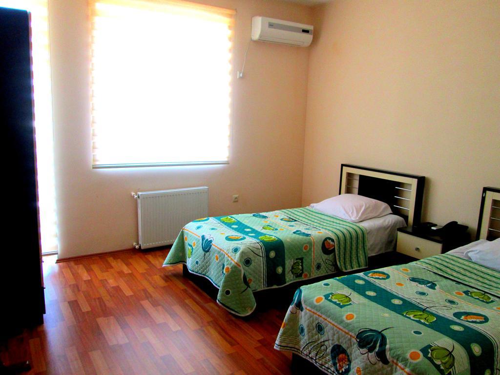 Max Comfort Hotel Koutaïssi Extérieur photo