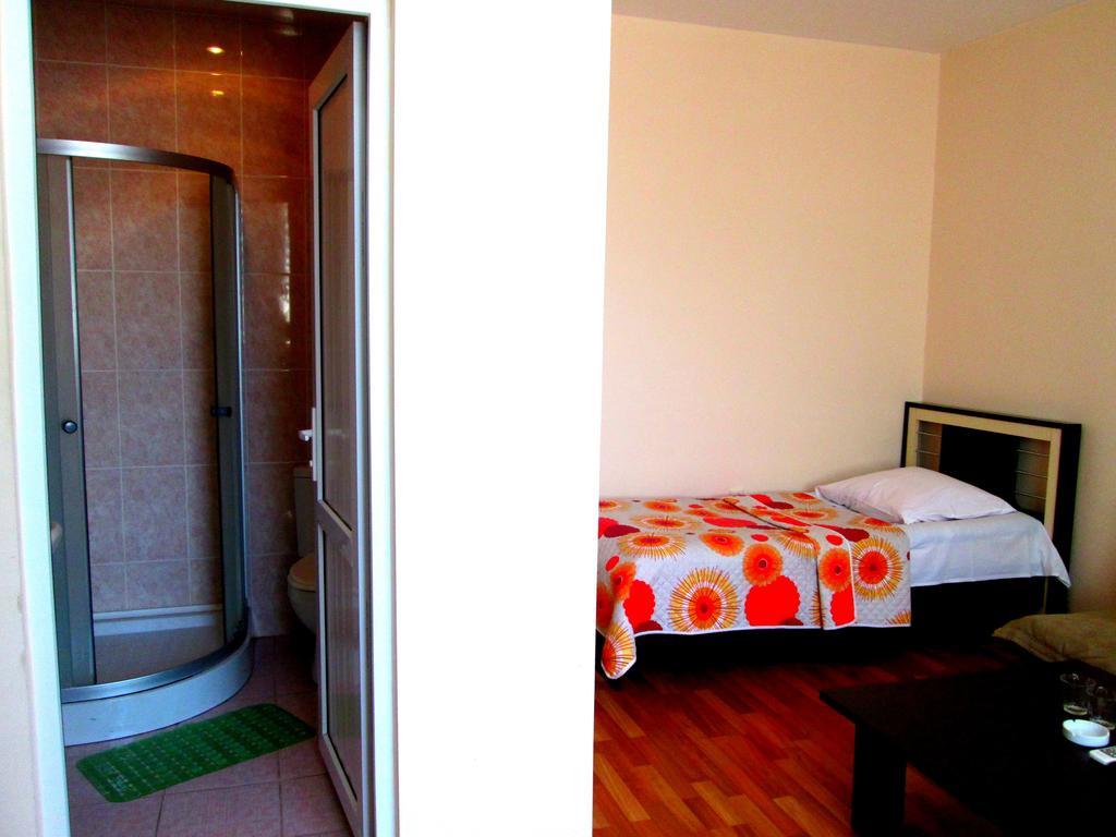 Max Comfort Hotel Koutaïssi Extérieur photo