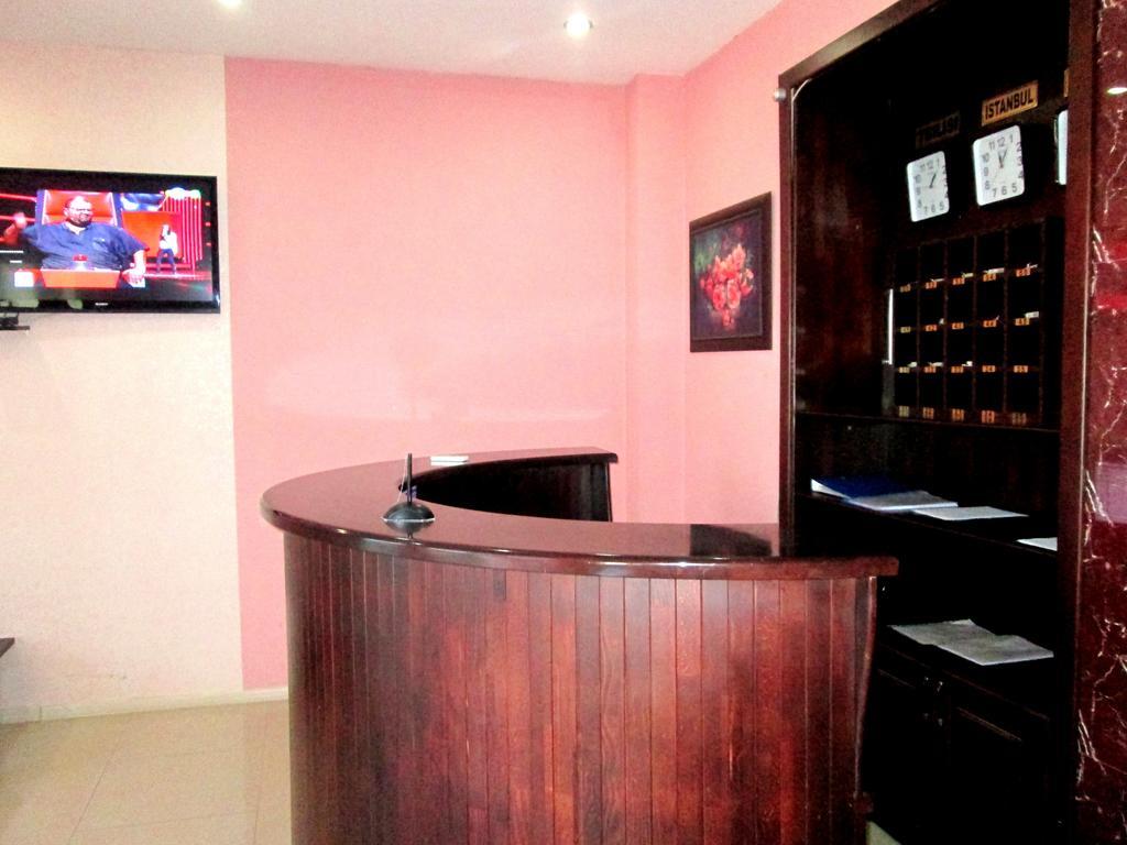 Max Comfort Hotel Koutaïssi Extérieur photo