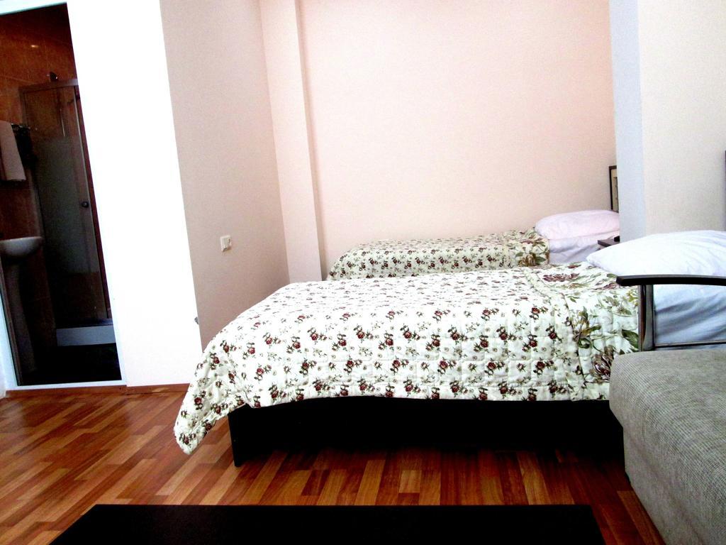 Max Comfort Hotel Koutaïssi Extérieur photo
