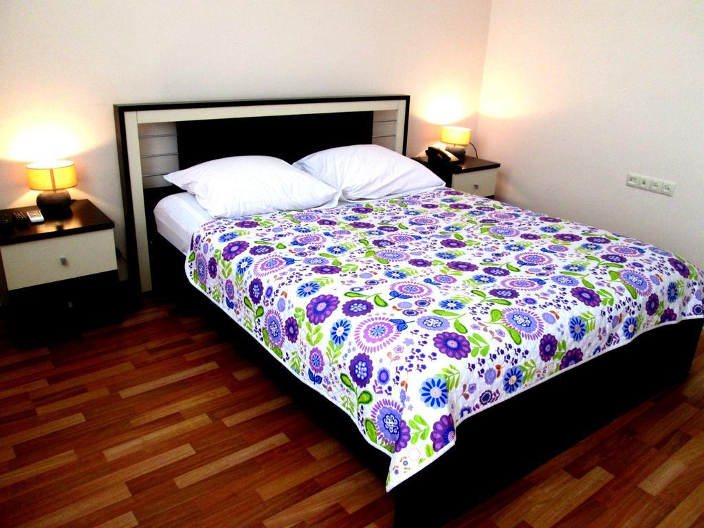 Max Comfort Hotel Koutaïssi Chambre photo