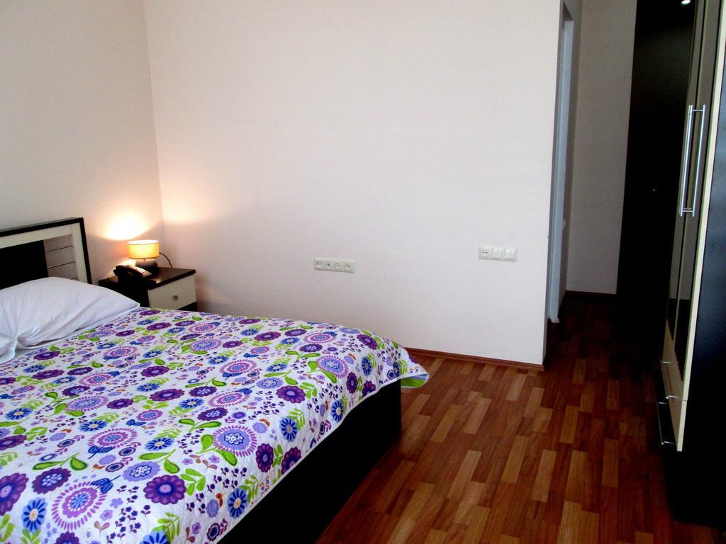 Max Comfort Hotel Koutaïssi Extérieur photo