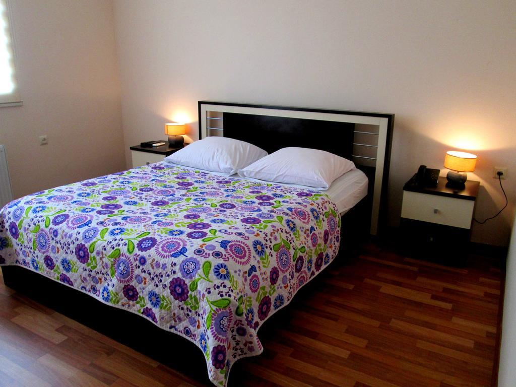 Max Comfort Hotel Koutaïssi Extérieur photo