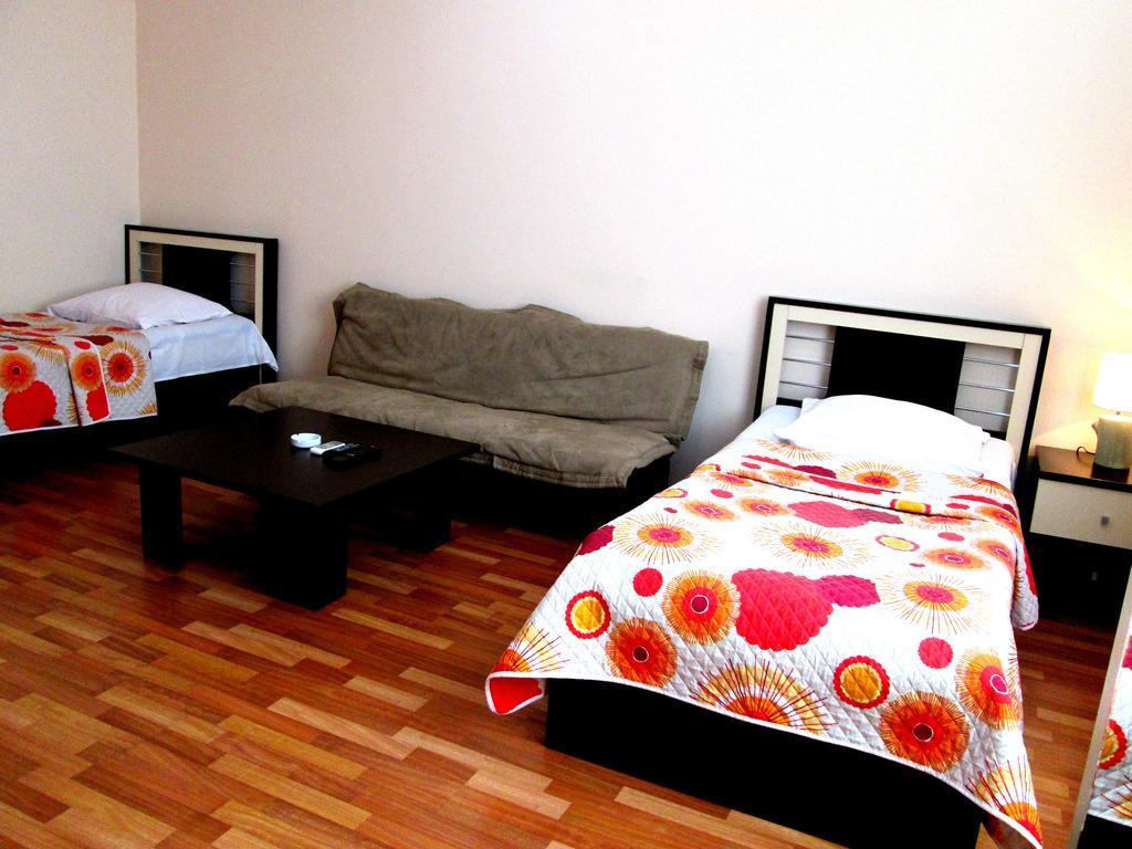 Max Comfort Hotel Koutaïssi Extérieur photo