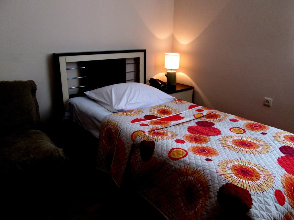 Max Comfort Hotel Koutaïssi Chambre photo