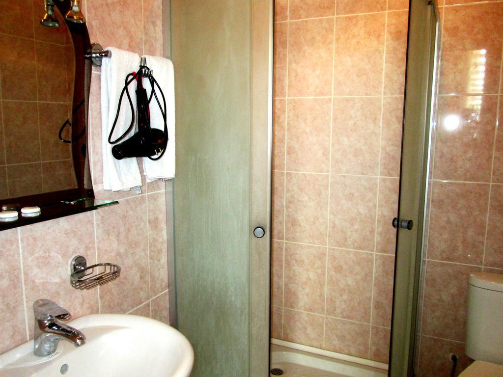 Max Comfort Hotel Koutaïssi Extérieur photo