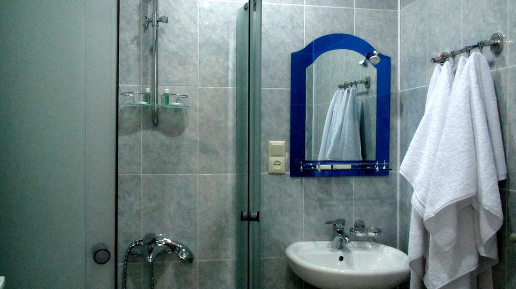 Max Comfort Hotel Koutaïssi Extérieur photo