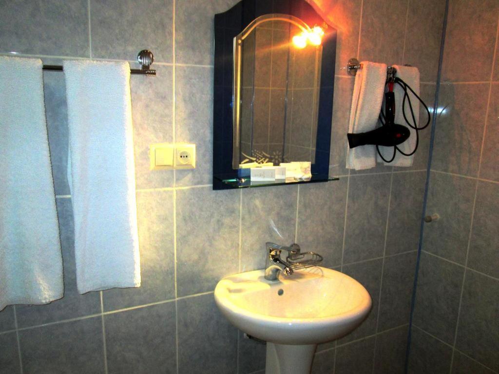 Max Comfort Hotel Koutaïssi Extérieur photo